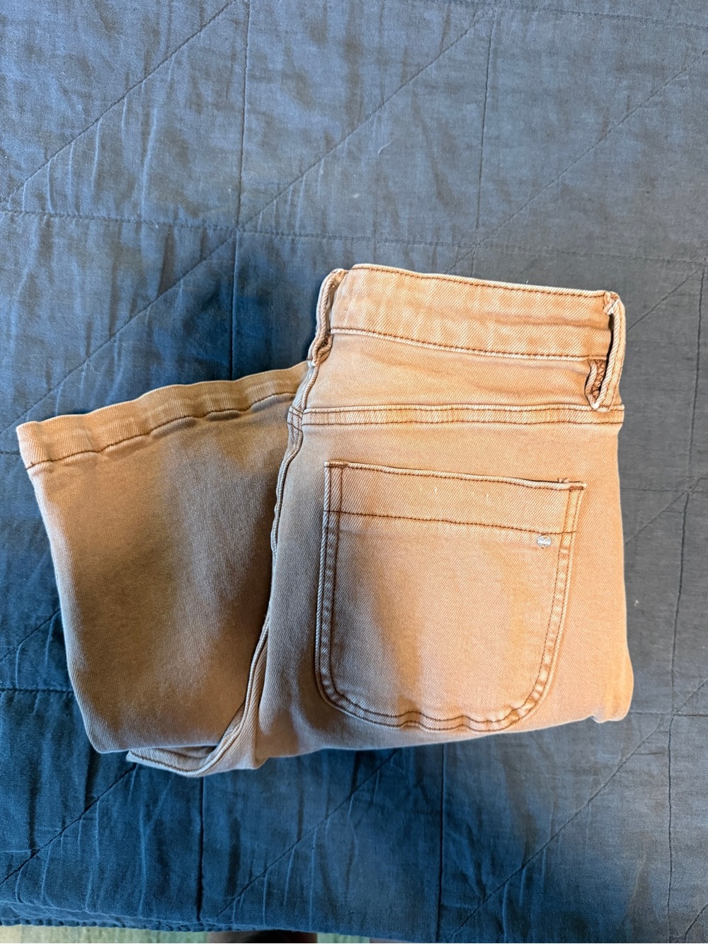 Mica women’s patch front pocket tan crops